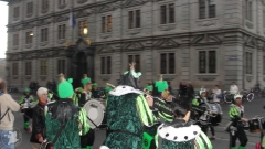 image077